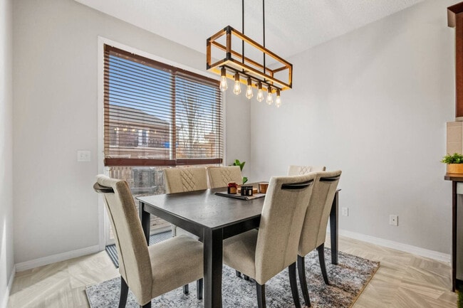 Photo du bâtiment - 724 Windridge Rd SW