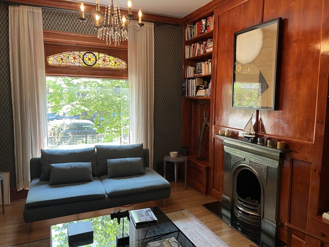 Living Room - 1102 W Wrightwood Ave