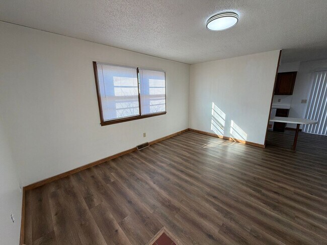 Building Photo - 3335 E Sunset St