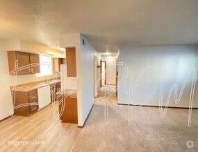 Building Photo - 806 Cedar River Dr NW