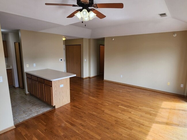 Building Photo - 2 bed 2 bath Kenosha condo