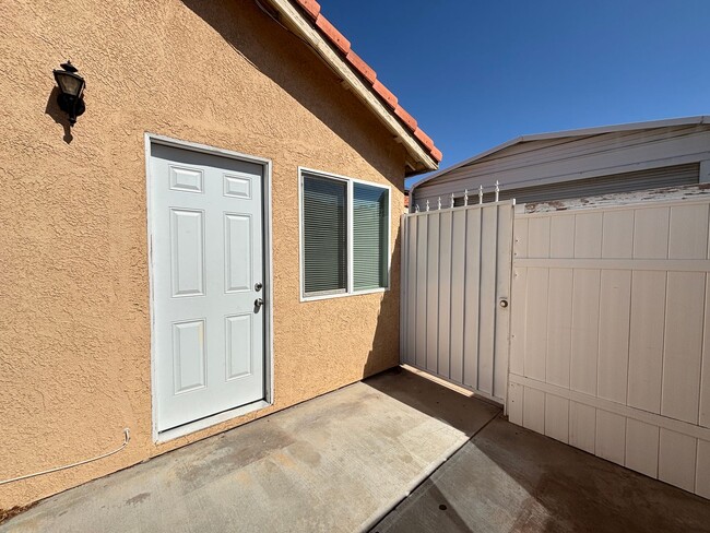 Building Photo - Modern East Palmdale ADU