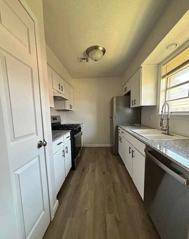 Foto del edificio - 6619 NW Denver Ave