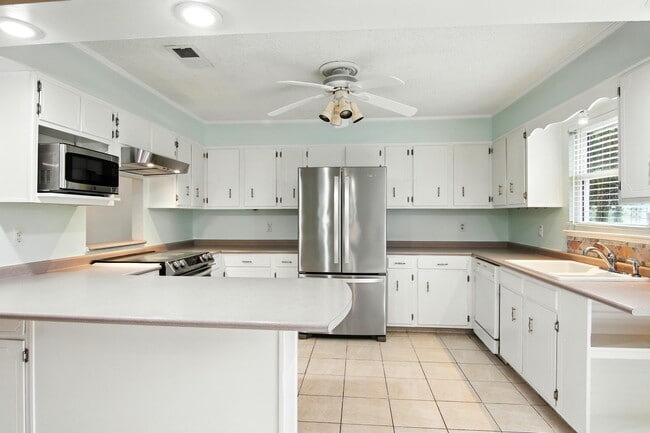 Foto del edificio - 24 Cinderella Ln NW