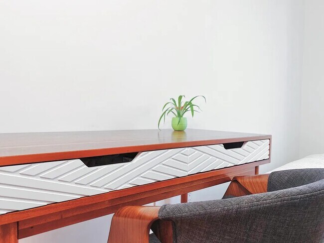 Foto del edificio - Furnished room/NOT APARTMENT