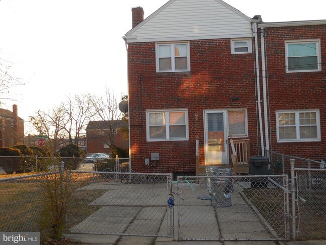 Foto del edificio - 7801 Hillsway Ave