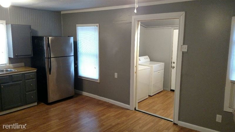 Primary Photo - 207 Spruce St