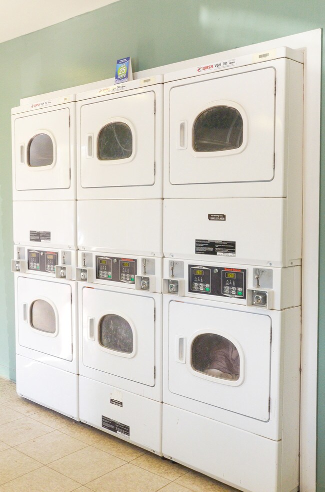 Foto del edificio - Grosvenor North Townhomes