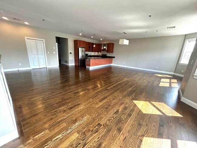 Building Photo - 81 Boylston St