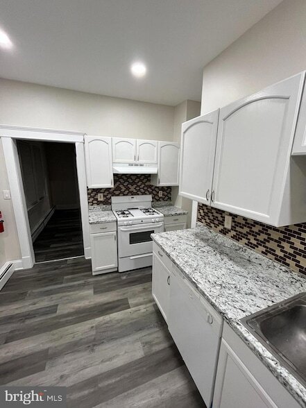 Building Photo - 28 Victoria Ave