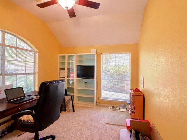 Building Photo - 12917 Tapadero Dr