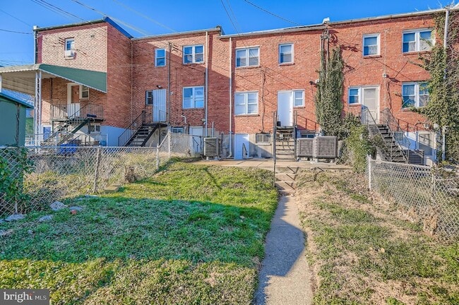 Photo - 1405 N Decker Ave Apartment