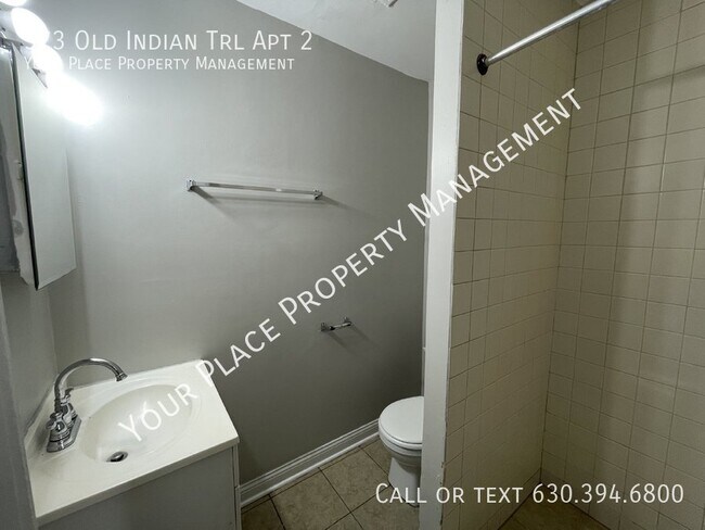 Building Photo - GREAT LOCATION! Freshly Painted! Studio Ap...