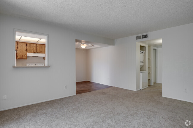 2BR, 2BA - 875 SF - Sierra Walk