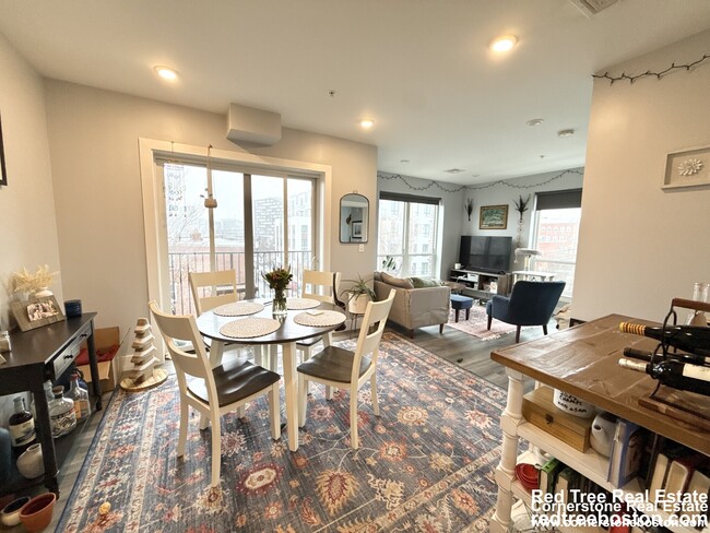 Building Photo - 55 W 5th St