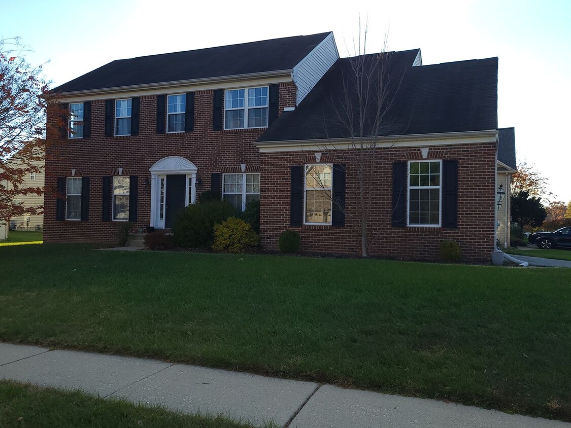 Primary Photo - Beautiful 4-Bedroom Single Family Home on Corner Lot in the Peaceful Meritage Community