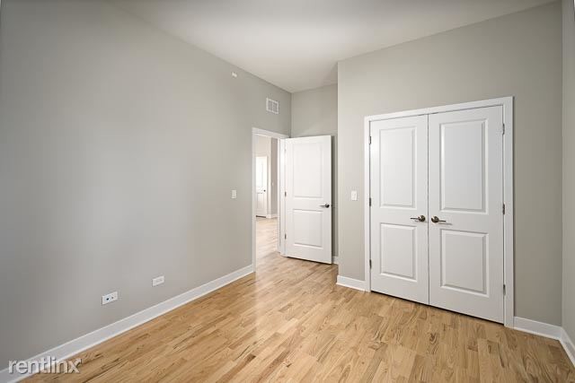 Building Photo - 1549 W Hood Ave
