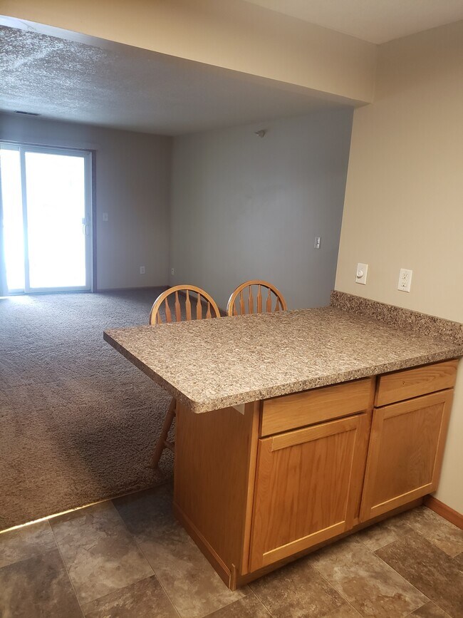 Building Photo - 875 Bahls Dr