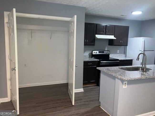 Building Photo - 7700 Bernardo Dr