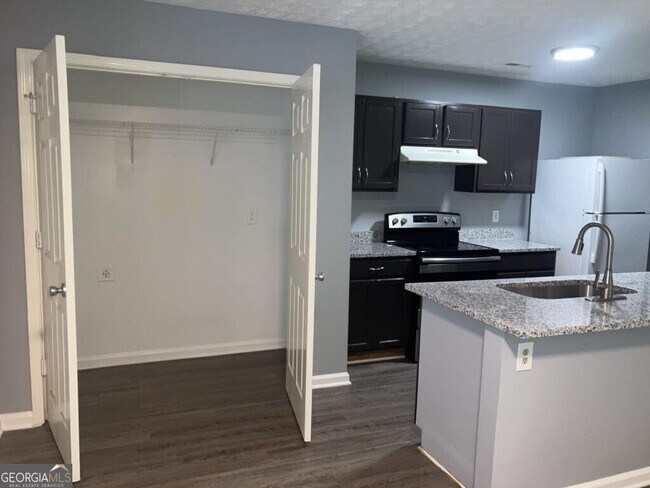 Foto del edificio - 7700 Bernardo Dr