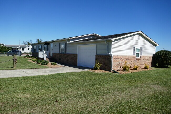 Building Photo - 144 Edgewater Dr