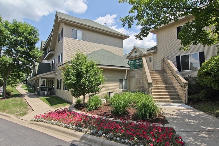 1170 Northwood Dr, Eagan, MN 55121 Townhome Rentals in Eagan MN