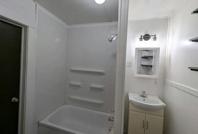 Building Photo - Affordable 1BR/1BA Apartment – Pet Friendly with Shared Yard
