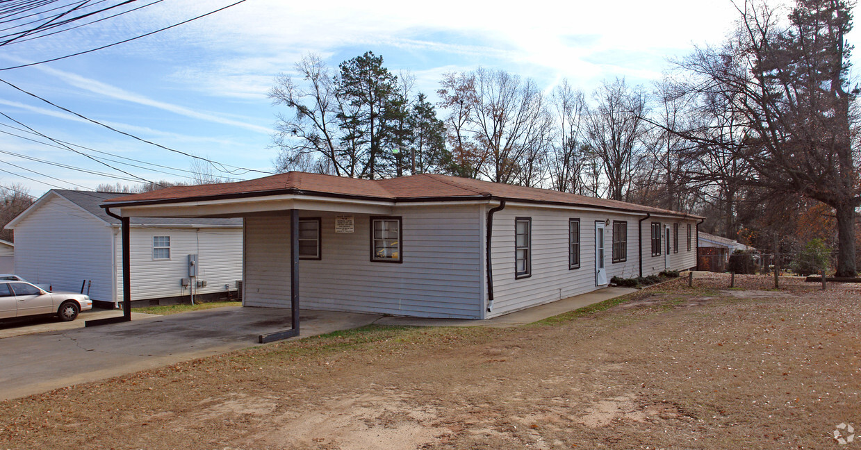Building Photo - 205 Morton Ave