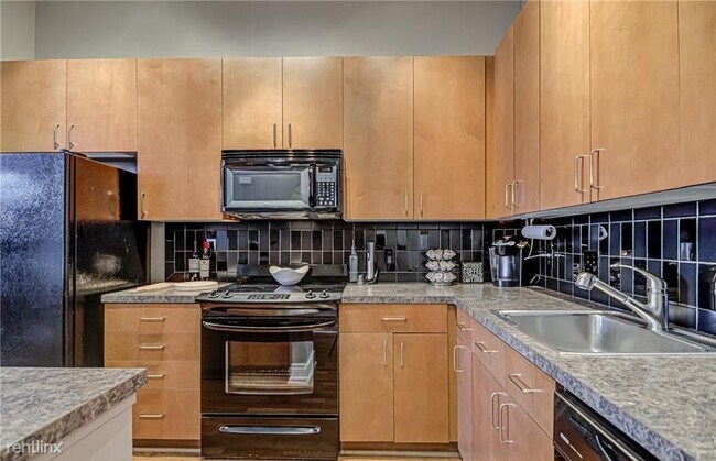 Foto del edificio - 1 br, 1 bath Condo - 810 West 4th Street 304