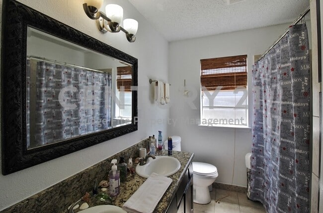 Building Photo - Nicely Updated 3/2/2 Home in Charming Arli...
