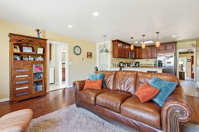 Building Photo - Beautifully Maintained Single-Level Home in La Mesa — 3 Bed / 2 Bath | 1,627 Sq Ft