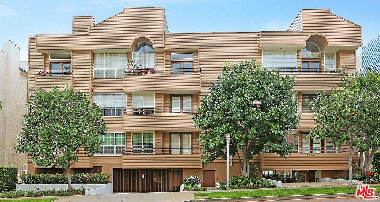 Foto principal - 10640 Wilkins Ave