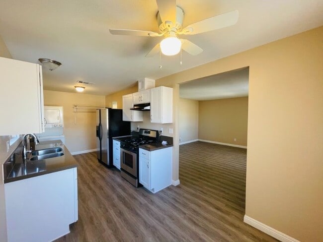 Building Photo - 2253 San Bernardo Ave