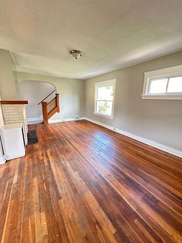 Building Photo - 7921 Laumar Ave