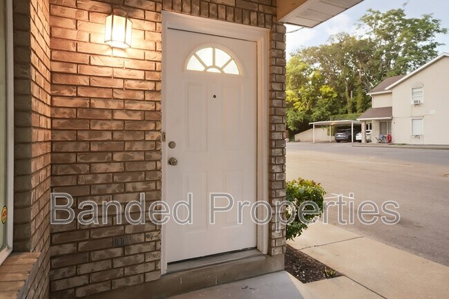 Foto del edificio - 325 E Mill St S