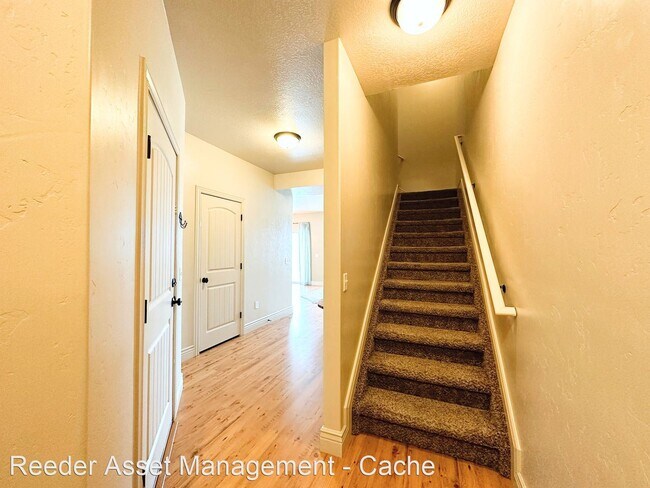 Foto del edificio - 3 br, 2.5 bath House - 141 East 620 South