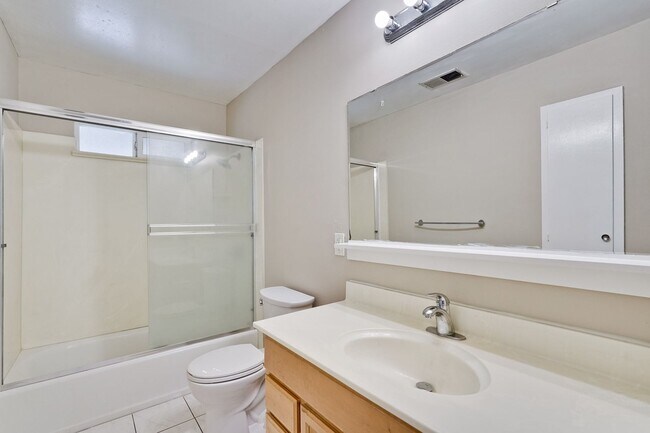 Foto del edificio - FOR RENT – Beautifully Updated 4 Bed / 3 Bath Home in Prime Santa Clara Location (NVIDIA)