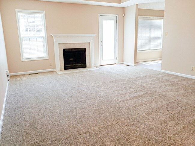 Building Photo - Pet Friendly Three Bedroom!