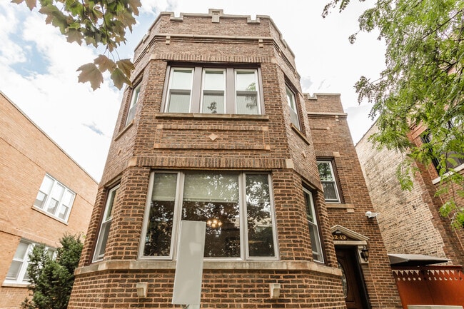 Building Photo - 4249 N Francisco Ave