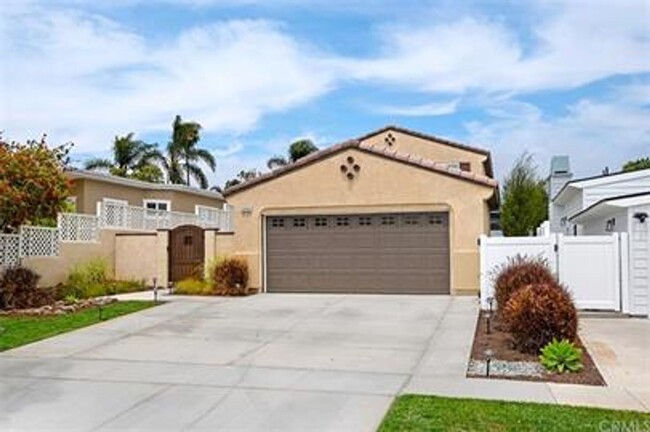 Building Photo - Beautiful 4 Bedroom 3 Bath Single Family H...