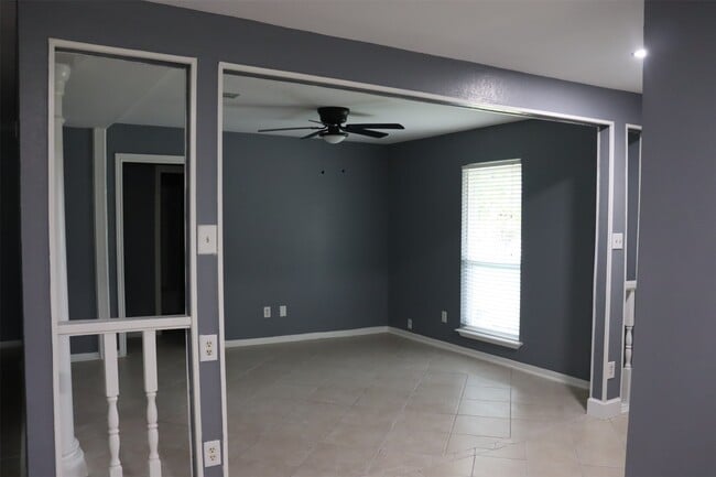 Building Photo - 12507 New Rochelle Ct