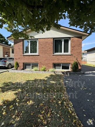 Building Photo - 581 Barnes Crescent