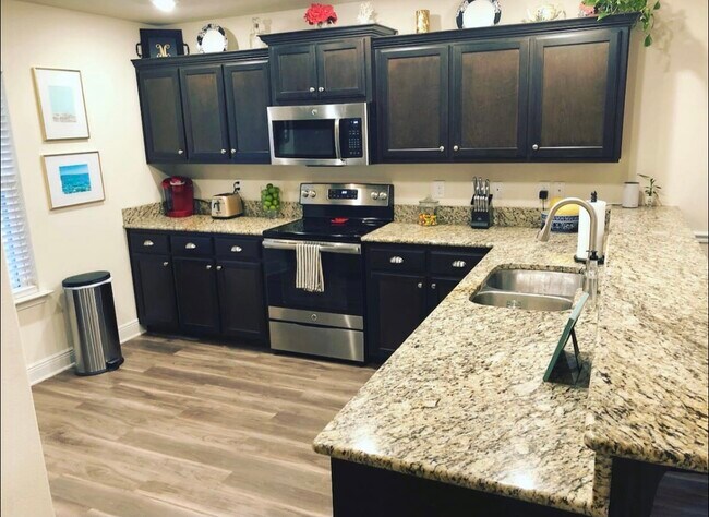 Foto del edificio - 320 Seamarge Ln