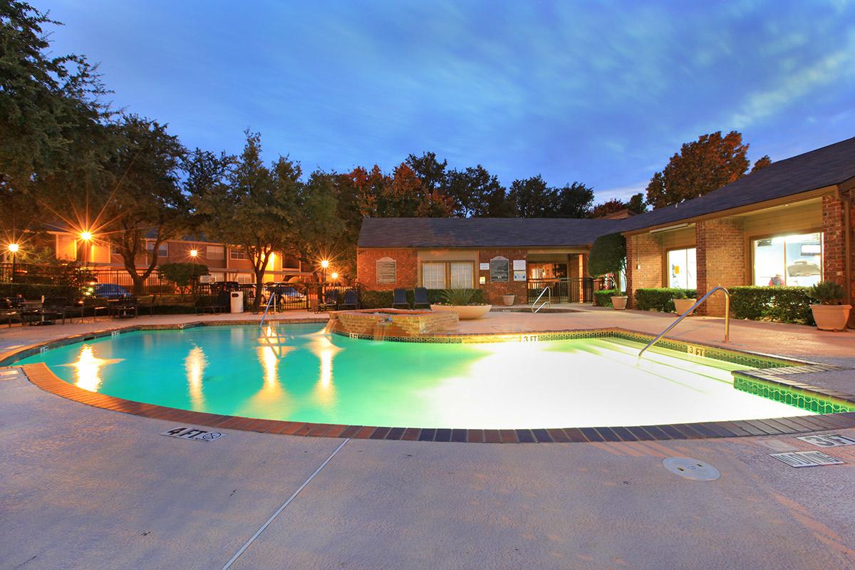 Towne Lake Village Apartments Irving, TX