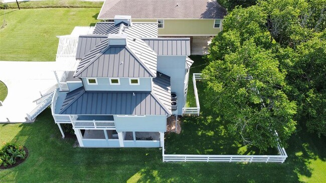 Building Photo - 1003 Grunewald Ave