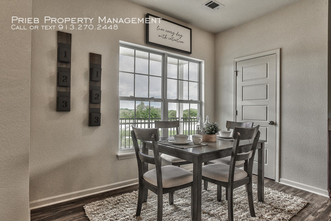 Building Photo - Parkview Townhome - Available October 15th