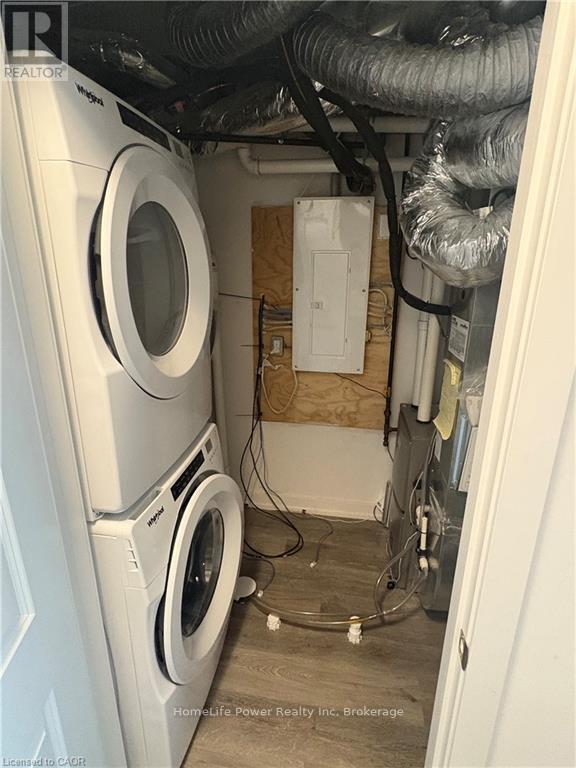 Building Photo - 205 W Oak Trl