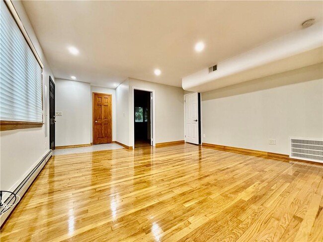 Building Photo - 2240 E 57th Pl