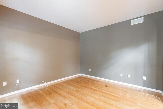 Foto del edificio - 210 Garrison Forest Rd