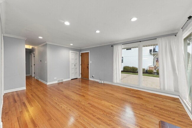 Building Photo - 415 Huntington Ln